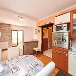 Apartment Amaii 2 Karigador