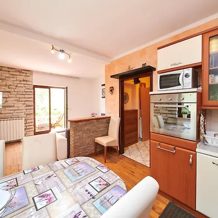 Apartment Amaii 2 Karigador