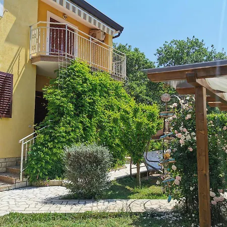 Apartman Amaii 2 *