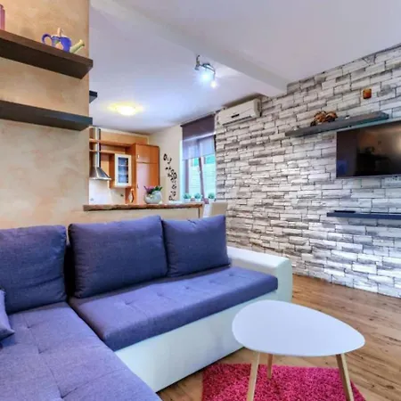 Apartment Amaii 2 Karigador